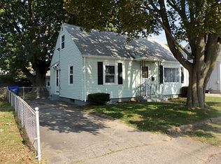 86 Dawson St, Pawtucket, RI 02861