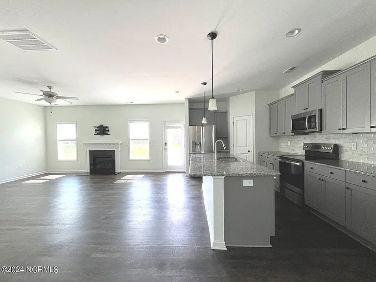 885 Carolina Rd — Photo 4
