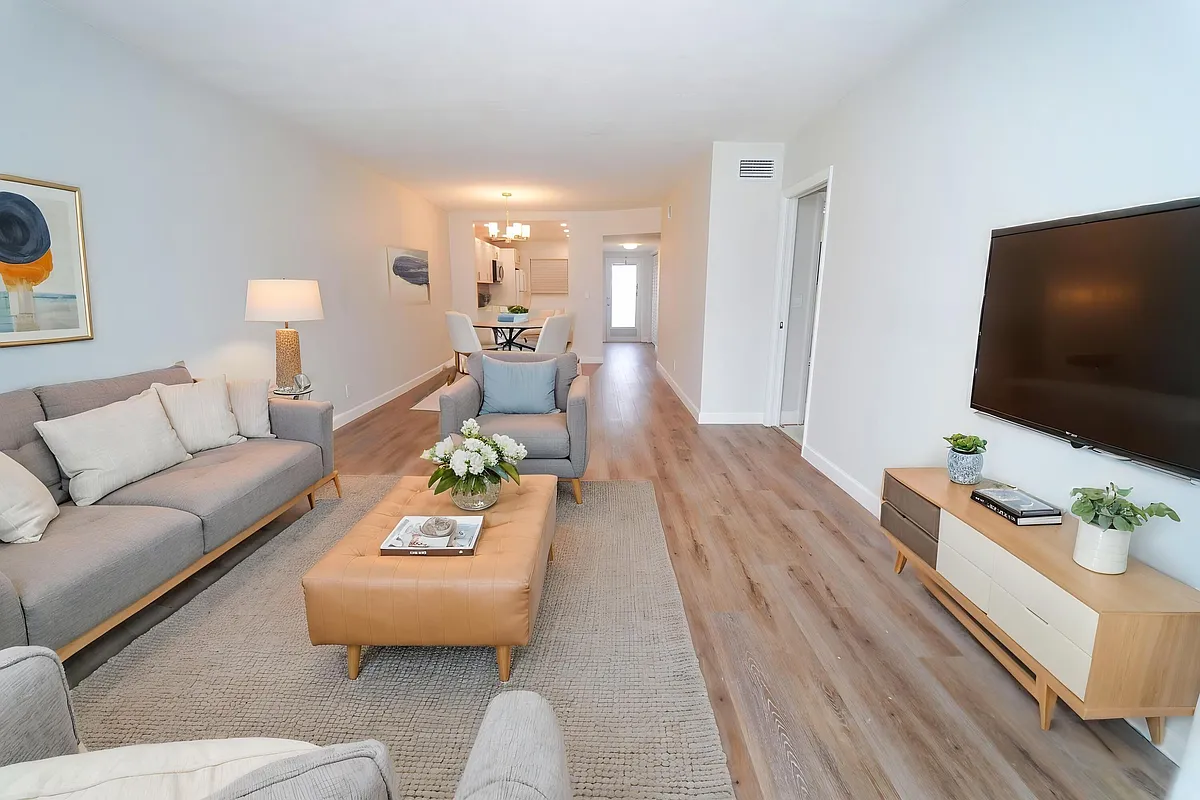 Building Photo - 2660 SW 22nd Ave #1203