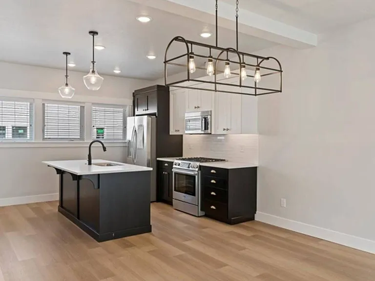 Bradbury Luxury Townhomes — Photo 21