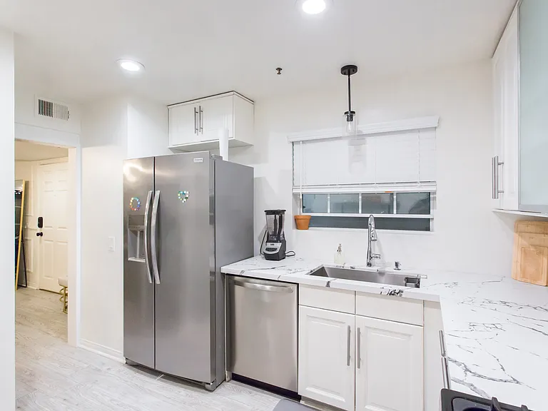 801 Pine Ave #212 — Photo 6