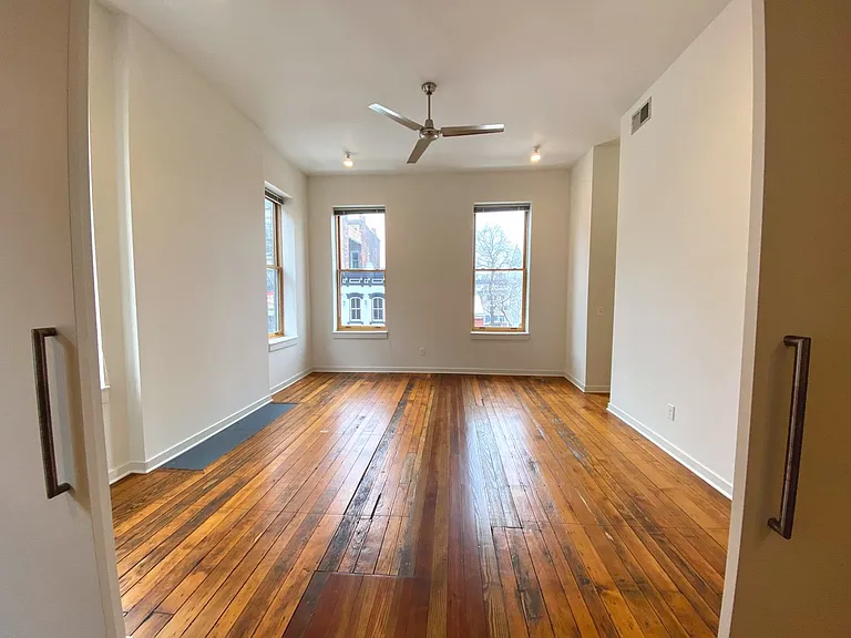 1200 Main St — Photo 8