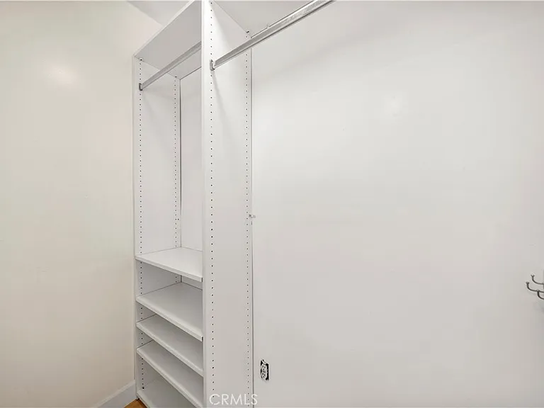 912 W Hill Ave — Photo 33