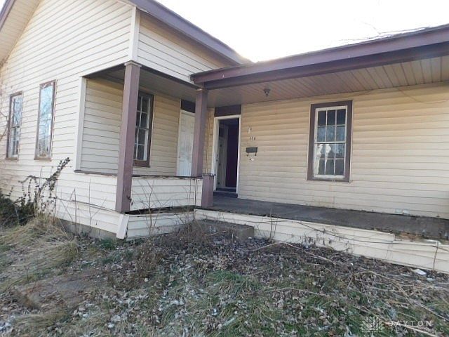 1st image of 118 E Walnut St