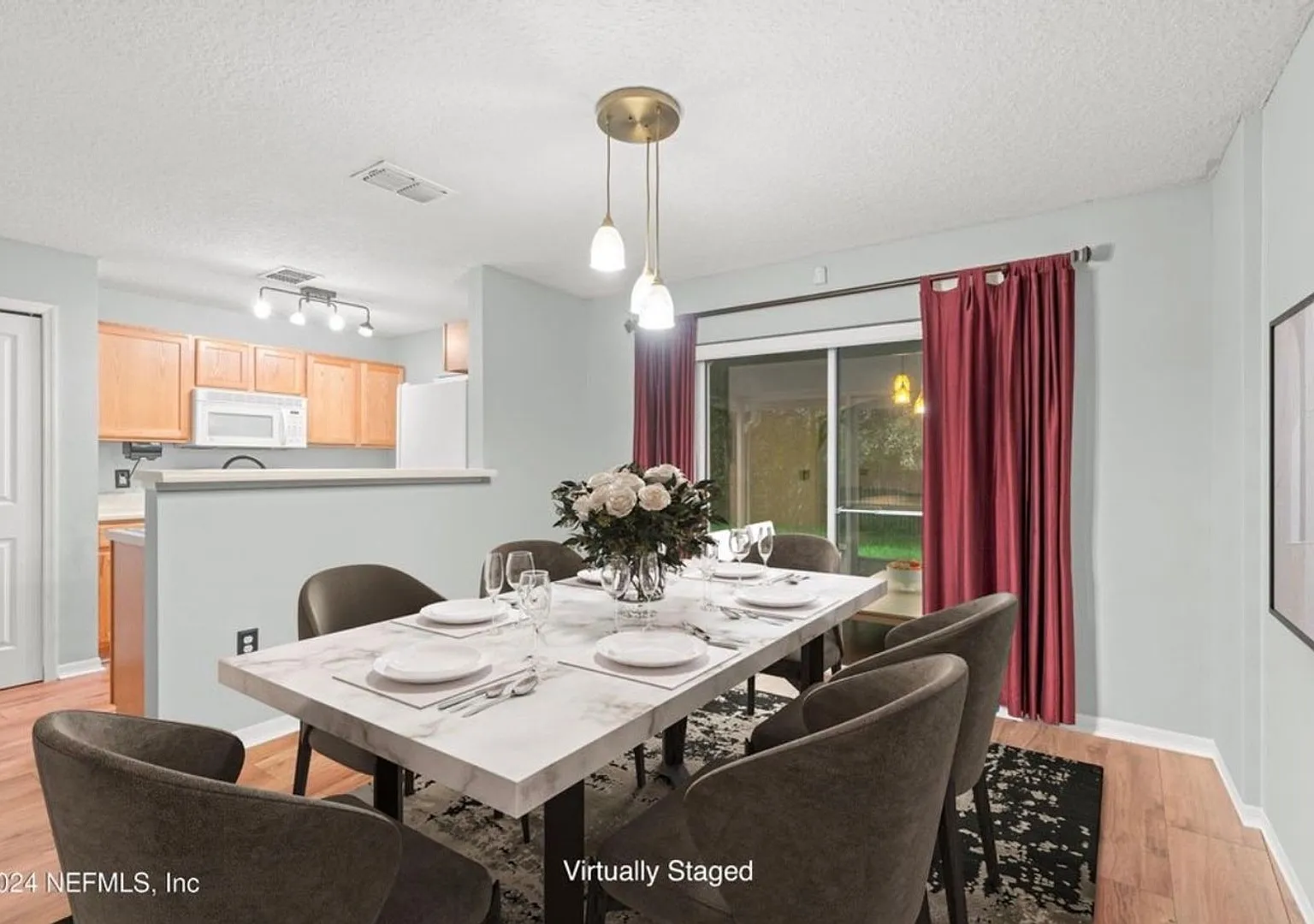 Charming 3BR Townhome in Jacksonville — Photo 3