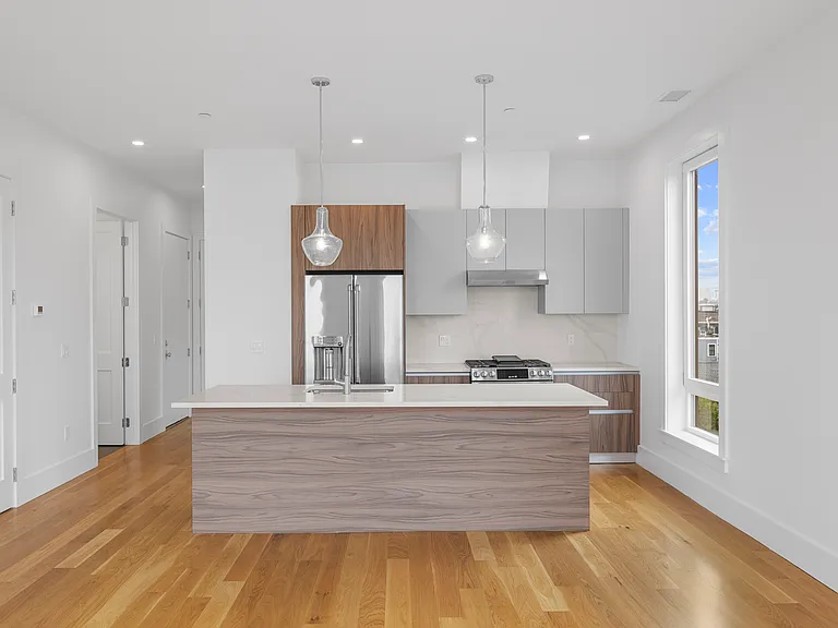 Residencies at 218-220 Old Colony Avenue — Photo 10