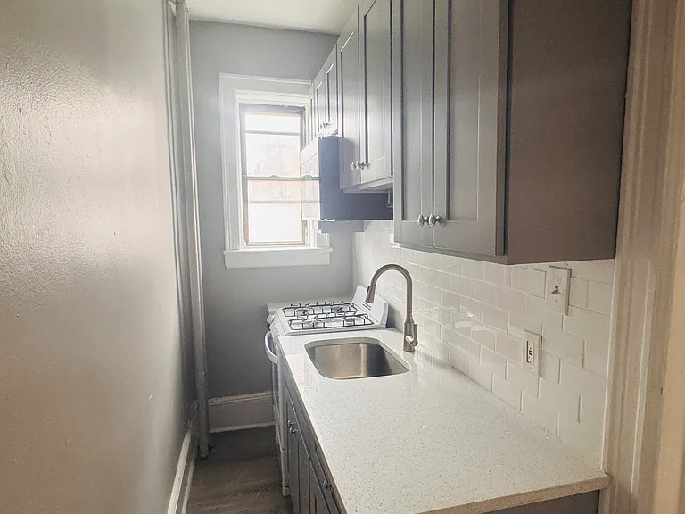 821 Bergen Ave #C5 — Photo 2