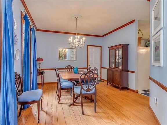 4th image of 736 Lincoln Ct