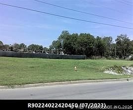4th image of 3236 N Peoria Ave