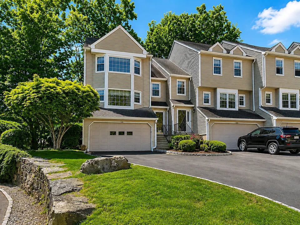 176 Governor Trumbull Way #176