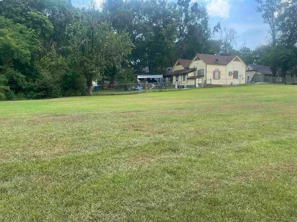 N Grove St, Marshall, TX 75670
