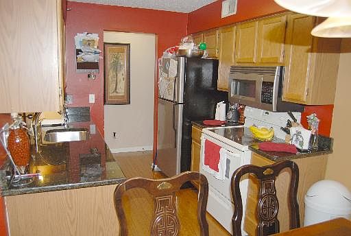 4th image of 2636 Pirates Cv APT 1