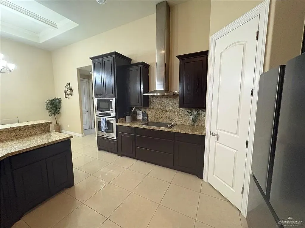 4 bed, 3.5 bath, 2315 sqft, $2,500 — Photo 2