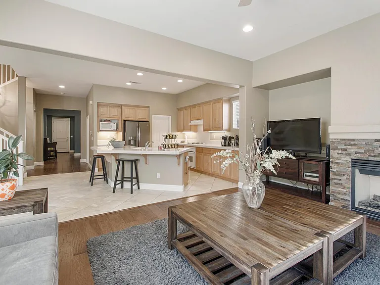 4352 Middlefield Dr — Photo 15