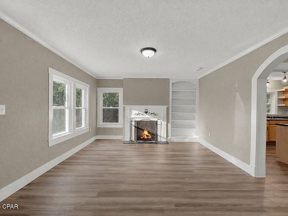 4th image of 657 Main St