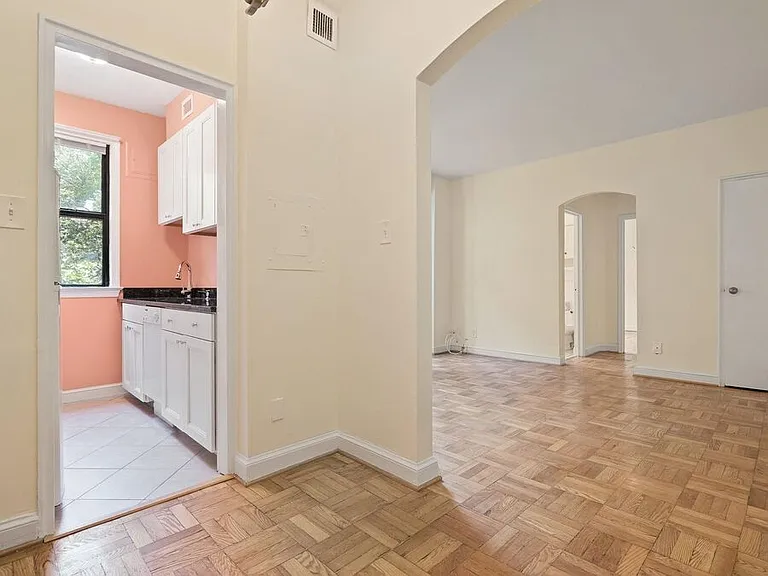 2515 K St NW #609 — Photo 4