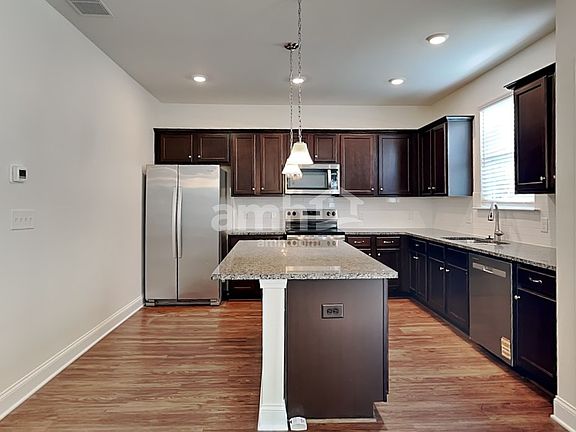 3rd image of 602 Lake Vista Ct