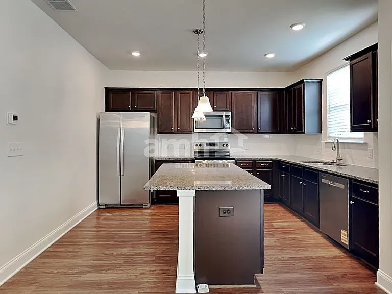 602 Lake Vista Ct — Photo 3