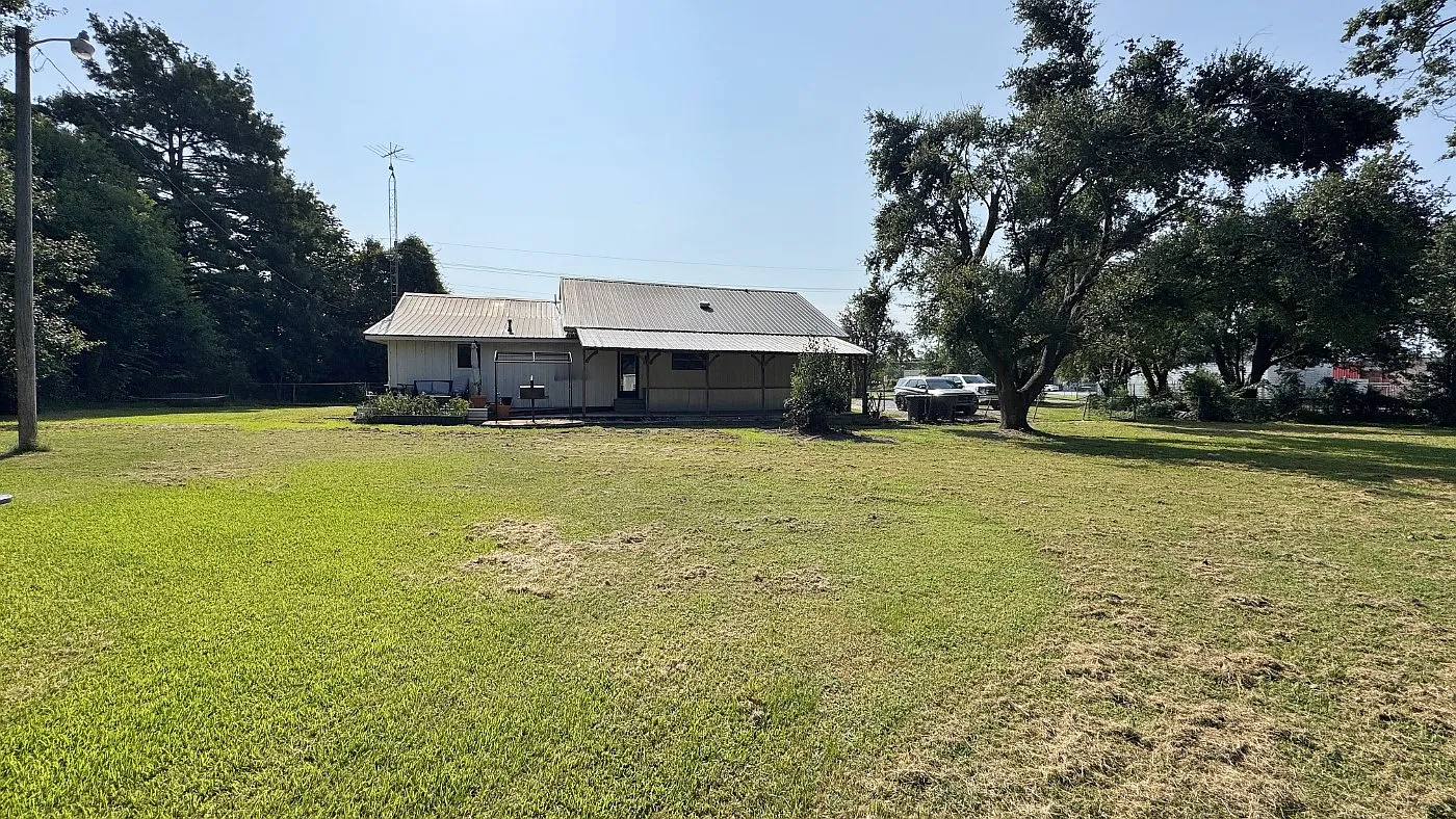 4 bed, 2409 sqft, $3,200 — Photo 4