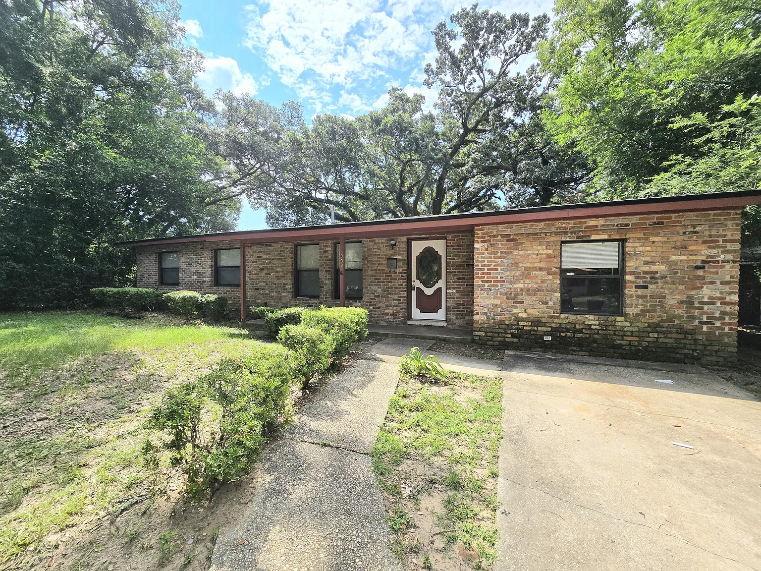 4 bed, 1443 sqft, $1,675 — Photo 1