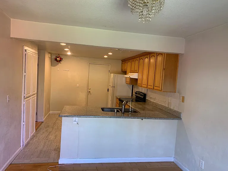 746 Creekland Cir — Photo 8