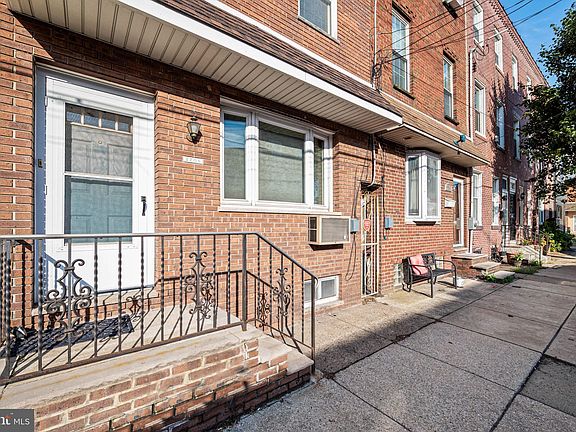 3rd image of 2708 E Cambria St