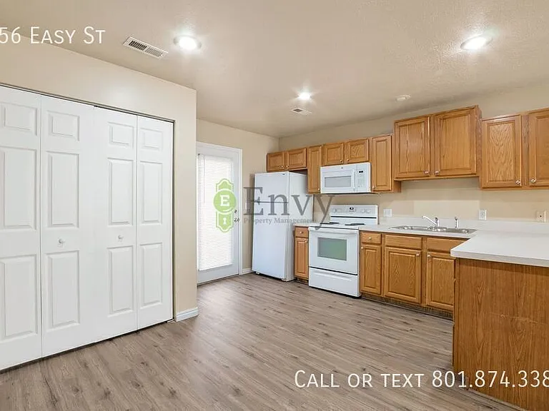 856 Easy St — Photo 2