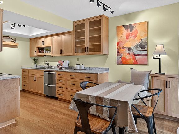 4th image of 86 Kingsgate Rd Unit F105