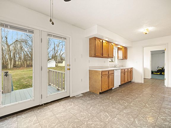 5th image of 124 Blake Dr