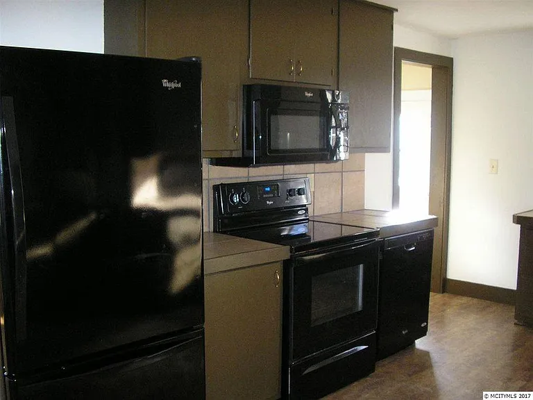 717 1st St SW — Photo 3