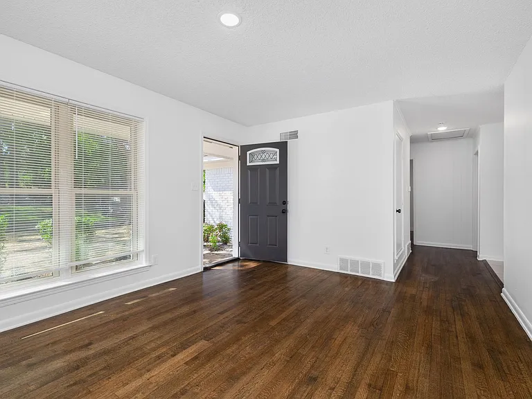 1860 Brookhaven Dr — Photo 6