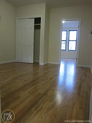 Rented by Realty 2000 Corp | media 4