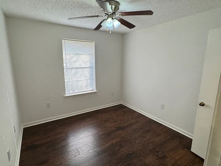1413 Briarhurst Dr — Photo 27