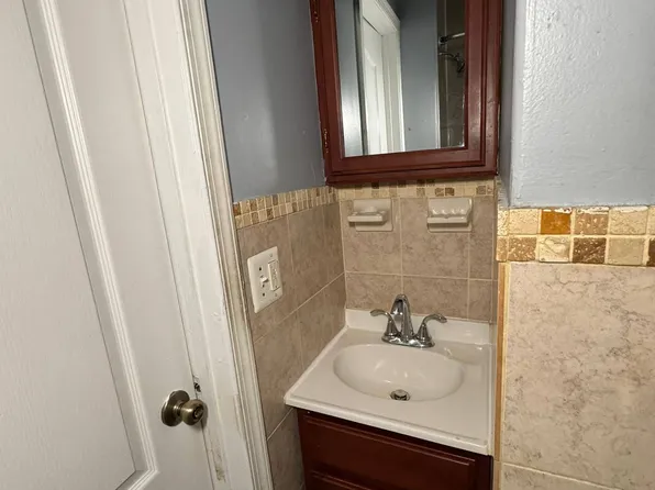 552 Avenue C image 3 of 10