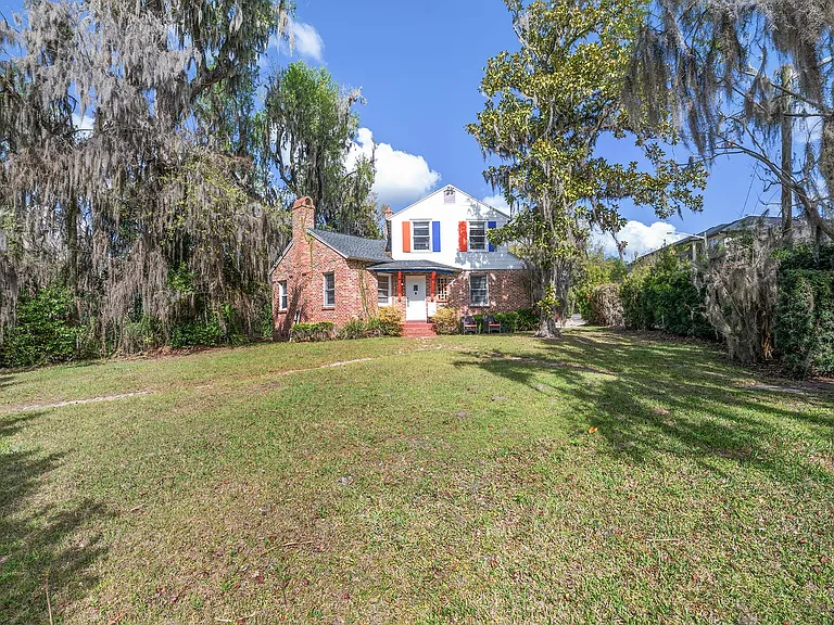 949 SW 13th St — Photo 18