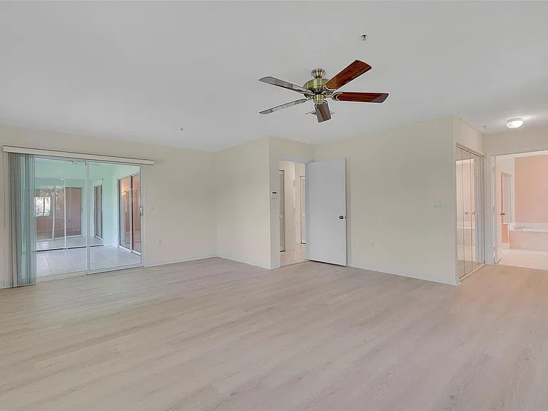 5876 Regal Glen Dr #201 — Photo 29