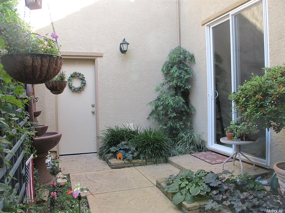 1st image of 81 Chambord Way #81