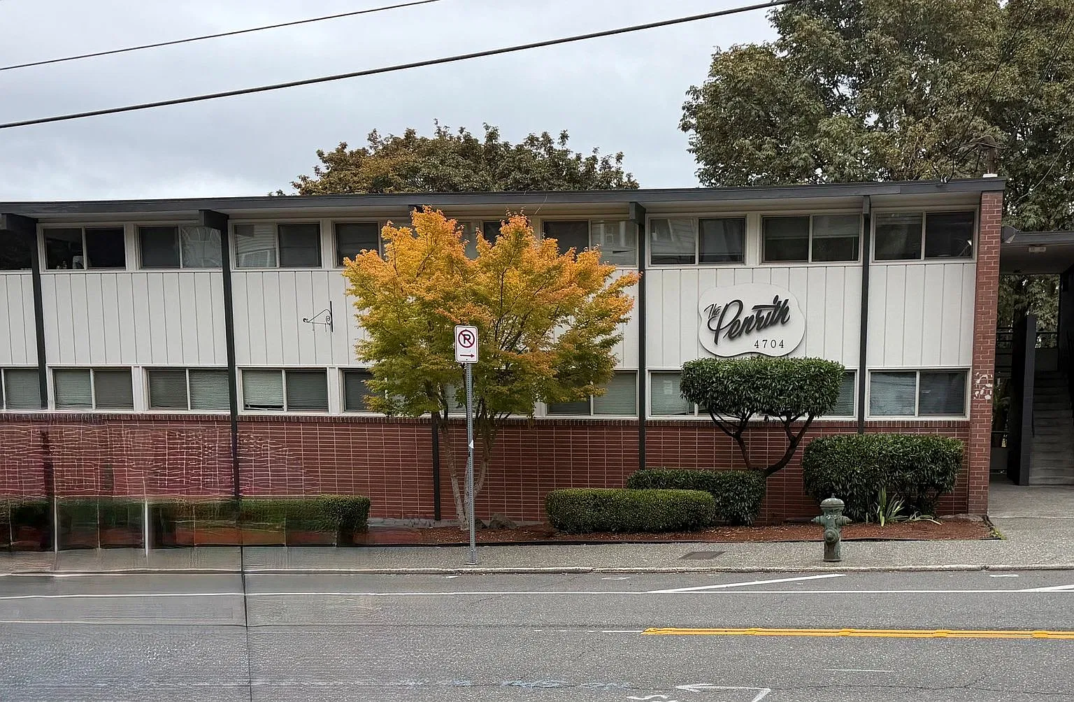 Penrith Apartments - Walk to UW or U-Village! — Photo 1