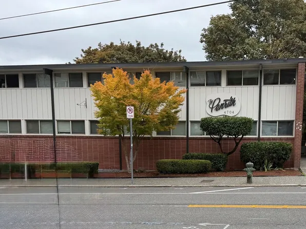 Penrith Apartments - Walk to UW or U-Village!