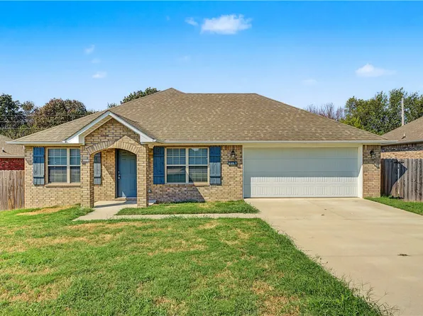 813 Saddlebrook St, Gentry, AR 72734