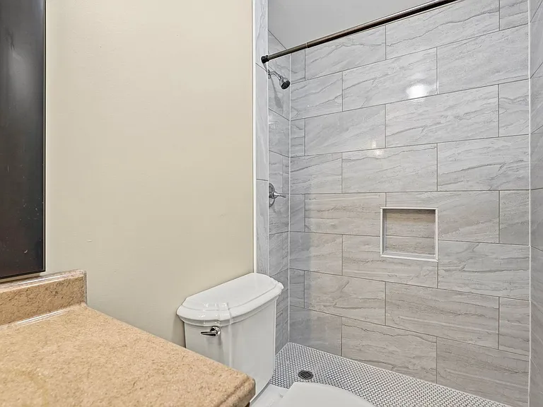 2507 Montrose Blvd #23 — Photo 22