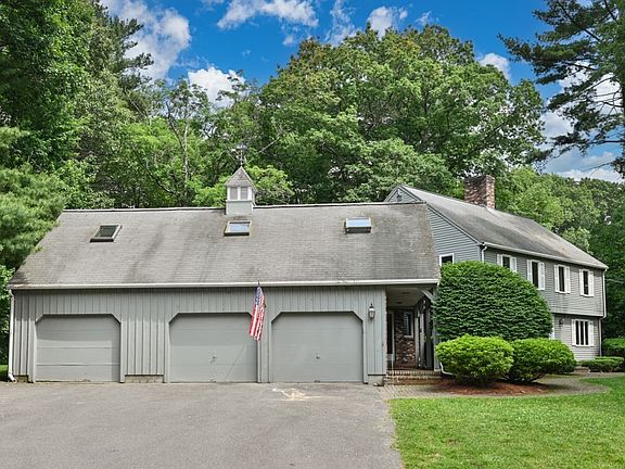3rd image of 18 Strawberry Hill Ln