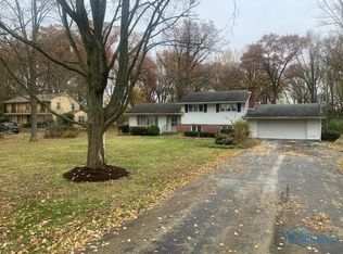 15377 Sand Ridge Rd, Bowling Green, OH 43402