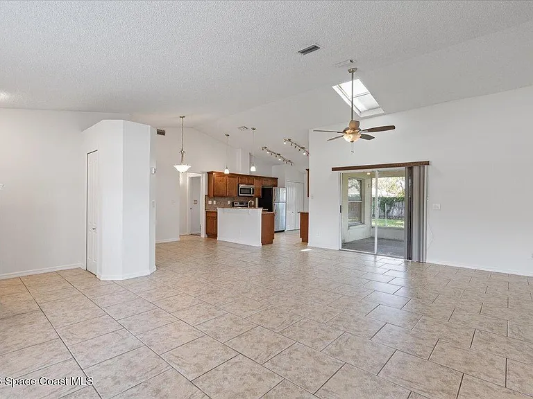 816 Hunters Creek Dr — Photo 7