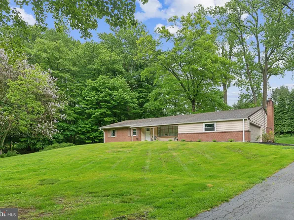 24 Woodland Dr, Glen Mills, PA 19342