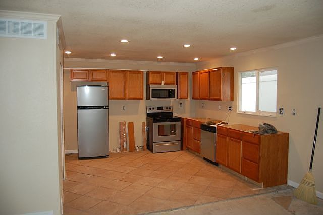 Kitchen w/ all stainless appliances