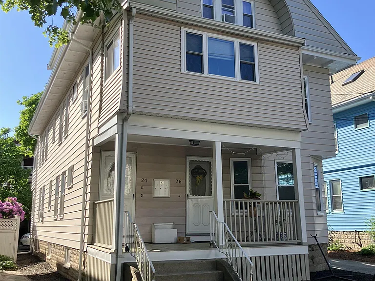 24-26 Burnham St #2 — Photo 17