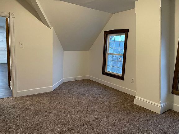 4th image of 327 E Chestnut St APT 3