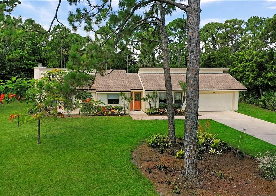 1st image of 438 NE Bayberry Ln