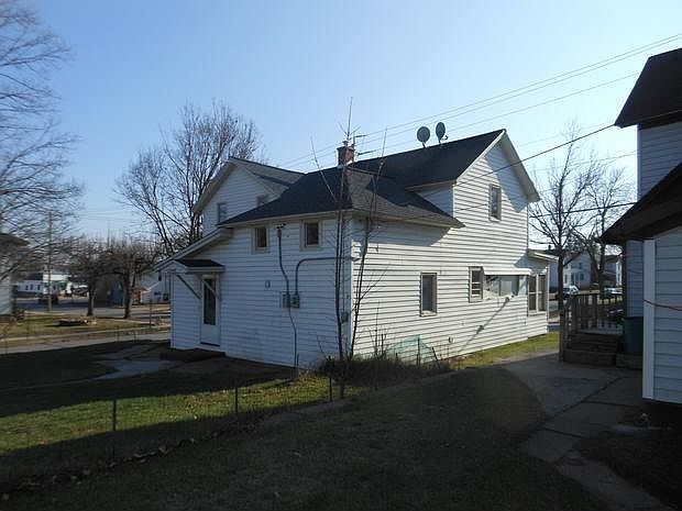 2nd image of 402 Elm St